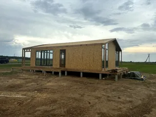Haus nach Projekt „Barnhouse 84.2“, Dorf Ivantsevo: Fenster und Türen