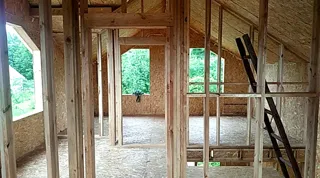 Haus nach Projekt „Dorofejewo“, Navoloki: Innenwände