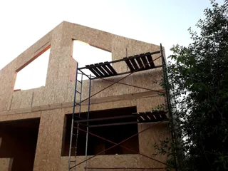 Haus nach Projekt „Tajna“, Krasnogorsk: Wandmontage