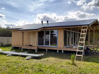 Haus nach individuellem Entwurf, Dorf Konokhovo: Fenster und Türen