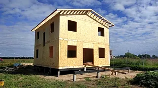 Haus nach individuellem Entwurf, Dorf Kovarditsy: fertiges Gebäude