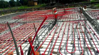 “Brest” projesine göre ev, Zemlyanichnaya Polyana kasabası: temel ve alt bağlama kirişi