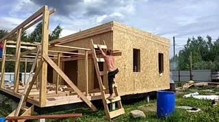 Haus nach Projekt „Mistika - S2.8“, Dorf Kukarino: Terrasse und Eingangsbereich