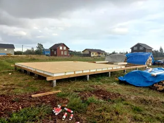 “Barnhouse 76.1” projesine göre ev, Strelnikovo köyü: 0 kotunda SIP panel zemin