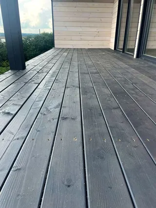 Haus nach individuellem Entwurf, Gebiet Kostroma: Terrasse und Eingangsbereich