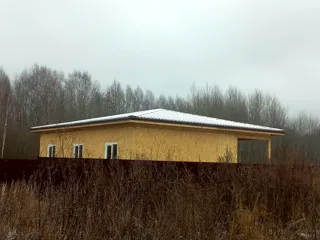 Haus nach Projekt „Randevu - E2.8“, Dorf Bashutino: Fenster und Türen
