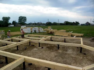 Haus nach Projekt „Bayern 193.54“, Pereslavl-Zalesskiy: Fundament und Grundrahmen