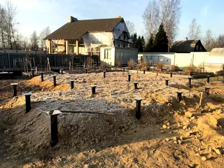 Haus nach Projekt „Amulet“, Dorf Agalatovo: Fundament und Grundrahmen