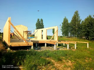 Haus nach individuellem Entwurf, Dorf Aprakisino: Wandmontage