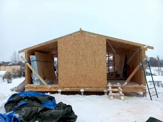 “Barnhouse 76.1” projesine göre ev, Kostroma bölgesi: duvar montajı