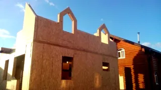 Haus nach Projekt „Garmonija 122.89“, Dorf Buzharovo: Wandmontage