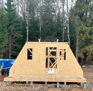 “A-Frame Altay” projesine göre ev, Moskova bölgesi: duvar montajı
