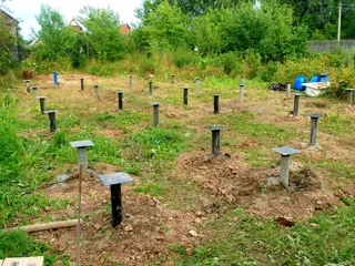 Haus nach Projekt „Radoniza“, Dorf Kryukovo: Fundament und Grundrahmen