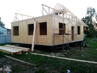 House based on the “Vanessa” design, Koloksha settlement: wall assembly
