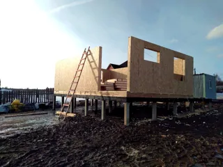 Haus nach Projekt „Dorofejewo“, Region Jaroslawl: Wandmontage