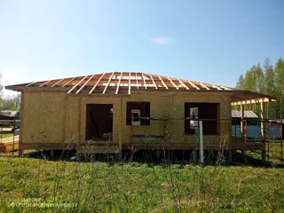 Custom-design house, Kostroma Region: roofing