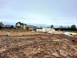 Haus nach individuellem Projekt, Siedlung Severnyy: Fundament und Grundrahmen