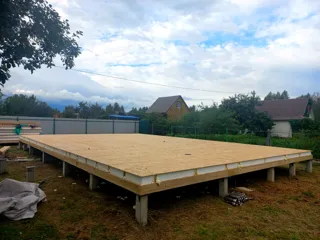 Haus 111 m², Projekt „Wiktorija“, SNT „Isanino“: Boden aus SIP-Paneelen auf Höhe 0