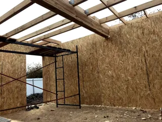 Datscha nach Projekt „Kleines Ferienhaus“, Ivanovo: Wandmontage