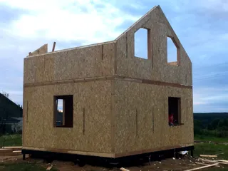 Haus nach Projekt „Amulet“, Gebiet Kostroma: Wandmontage