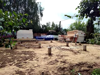 Haus nach Projekt „Slawjanskij Skit“, Dorf Dievo-Gorodishche: Fundament und Grundrahmen