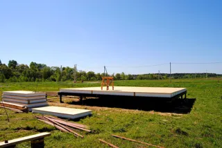 Haus nach Projekt „Musa“, Cottage-Siedlung „Schiwopisnyj bereg“: Fundament und Grundrahmen
