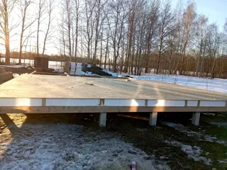 Haus nach individuellem Entwurf, Gebiet Kostroma: Boden aus SIP-Paneelen auf Höhe 0