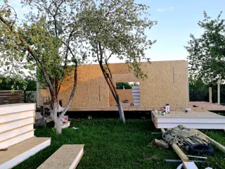 House based on the “Ochag” design, Starkovo village: wall assembly