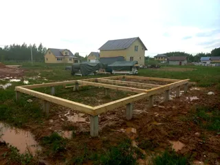 Haus 45 m² nach Projekt „Vivat 2.8“, Siedlung Nekrasovskoe: Fundament und Grundrahmen