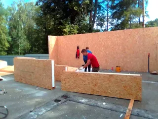 Haus nach individuellem Entwurf, Dorf Obolsunovo: Wandmontage