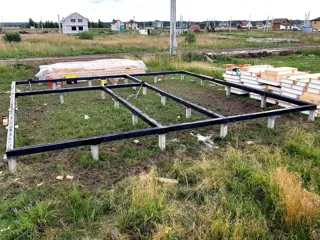 Haus nach individuellem Projekt, Kostroma: Fundament und Grundrahmen