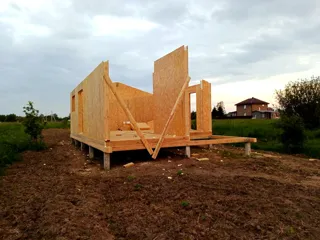 Özel projeye göre 54 m² ev, Zverintsy köyü: duvar montajı