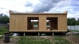 Haus nach Projekt „Mistika - S2.8“, Dorf Kukarino: Wandmontage