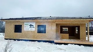 Eingeschossiges Haus nach Projekt „Sabawa“, Dorf Dyakovo: fertiges Haus