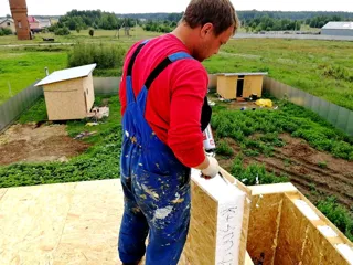 Haus nach individuellem Entwurf, Dorf Kovarditsy: zweites Obergeschoss und Dachgeschoss
