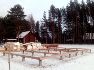 Haus nach individuellem Projekt, Region Twer: Fundament und Grundrahmen