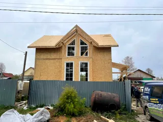 107 m² house built to a custom design, Shuya: roofing