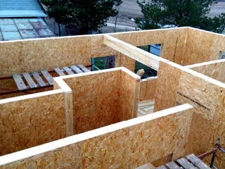 House based on the “Zefir” design, Fedchikha village: wall assembly