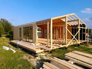 Showroom Barnhouse 76.3 in Kostroma: Dach- und Terrassenkonstruktion