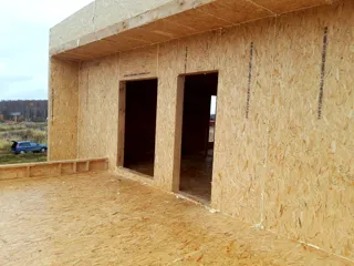 Haus nach Projekt „Grafit“, Siedlung Lyubashino: Wandmontage