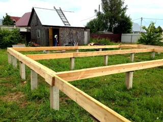 Garage nach Projekt „Saretsche“, Dorf Chirikovo: Fundament und Grundrahmen