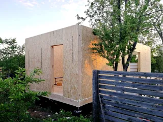 House based on the “Ochag” design, Starkovo village: wall assembly