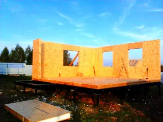Haus nach Projekt „Amelija“, Dorf Gavshino: Wandmontage