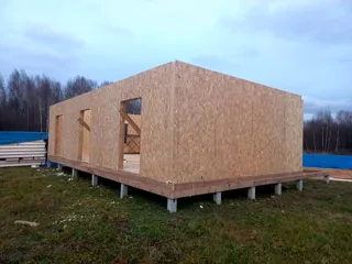 Haus nach Projekt „Randevu - E2.8“, Dorf Bashutino: Wandmontage