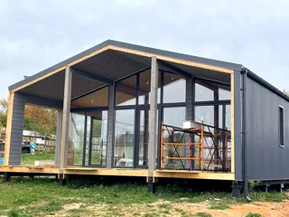 Showroom Barnhouse 76.3 in Kostroma: Verglasung, geschlossene Gebäudehülle