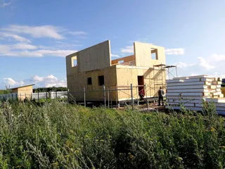 Haus nach individuellem Entwurf, Dorf Kovarditsy: zweites Obergeschoss und Dachgeschoss