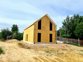 Haus nach Projekt „Barnhouse Otrazhenie“, Dorf Ligolambi: Fertiges Haus