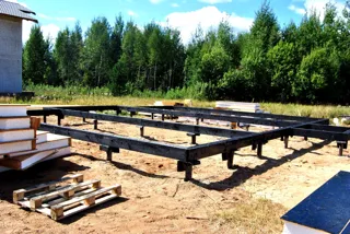 Haus nach Projekt „Sokol - 2“, Dorf Krivtsovo: Fundament und Grundrahmen