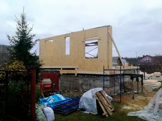 Haus nach individuellem Entwurf, Gartengemeinschaft SNT „Lasarewo“: Wandmontage