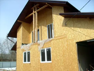 Haus nach Projekt „Jaschma“, Furmanov: Wandmontage